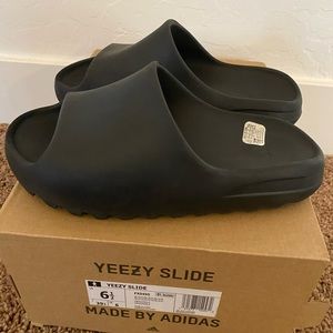 Yeezy slides….. good condition